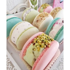Macarons XXL rellenos con helado artesanal italiano.