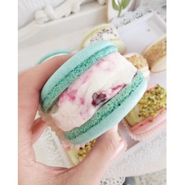 Macarons XXL rellenos con helado artesanal italiano.