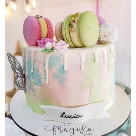 Drip Cake con Macarons