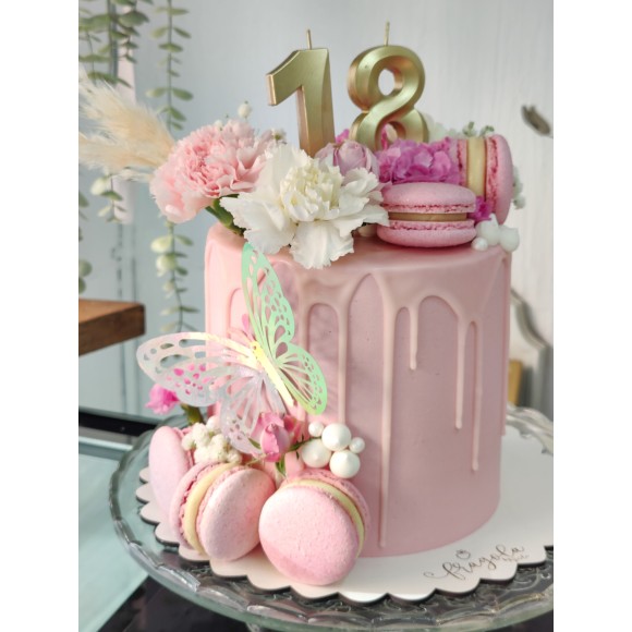 Drip cake color rosa